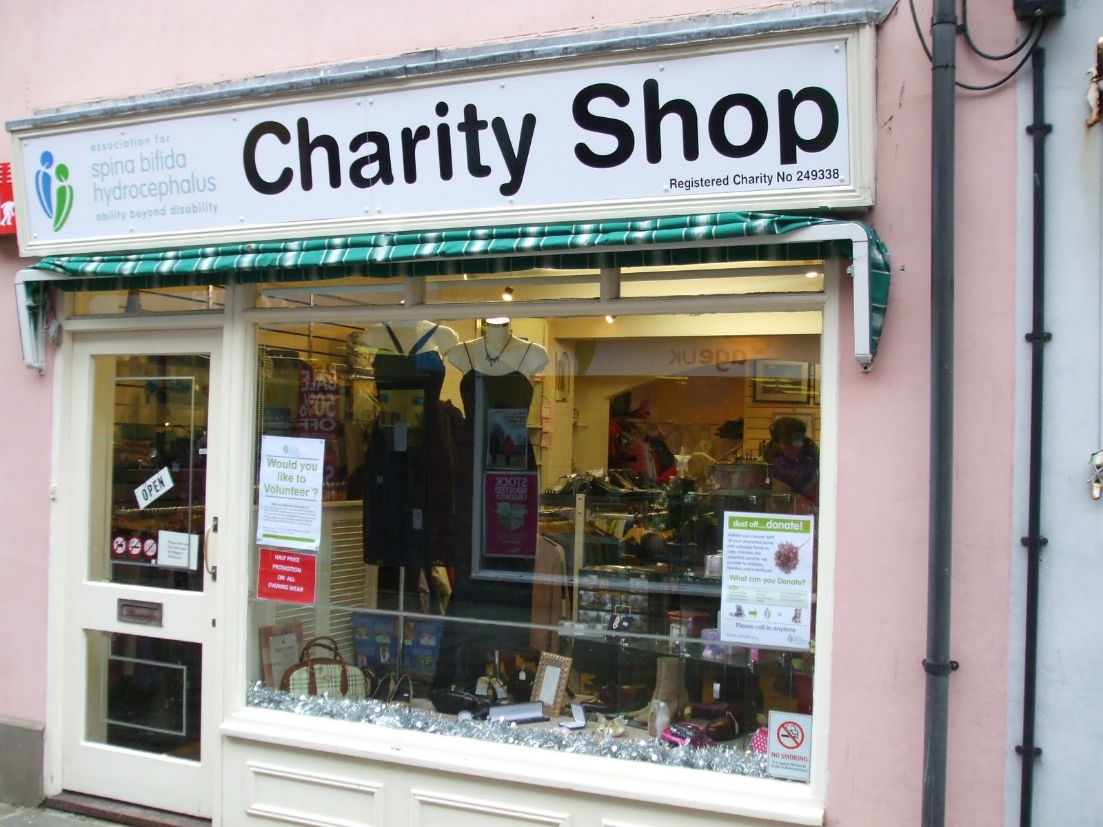 The Best Charity Shops in Wiri 1 Mejores tiendas de caridad en Wiri: guía de compras y donaciones 2024